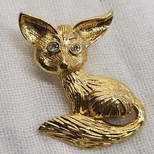 1.75" Sitting Fox Brooch Goldtone Gold-Colored With Clear Rhinestone Eyes